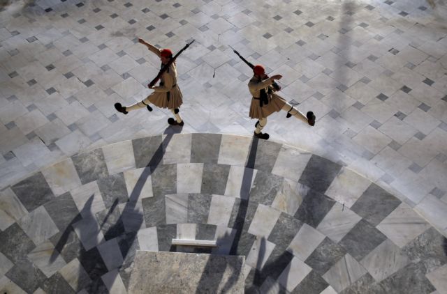 Για τριγμούς στην ελληνική κυβέρνηση λόγω αντιρατσιστικού μιλoύν ξένα ΜΜΕ